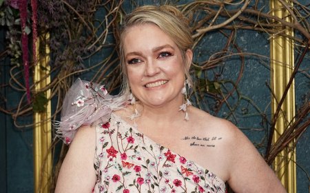 ‘It Ends With Us’ author Colleen Hoover shares cancer diagnosis in candid hospital post