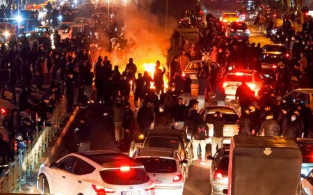 Republicans light cigars, cigarettes on burning photos of Khamenei to show support for Iranian protesters