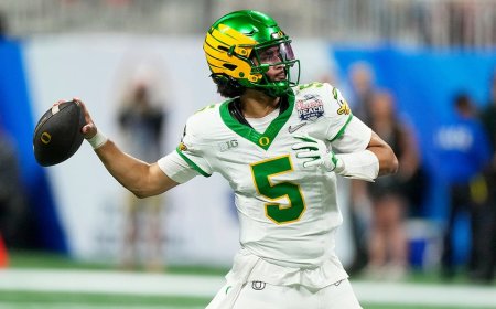 Oregon quarterback Dante Moore forgoes NFL Draft as likely top selection to stay in school