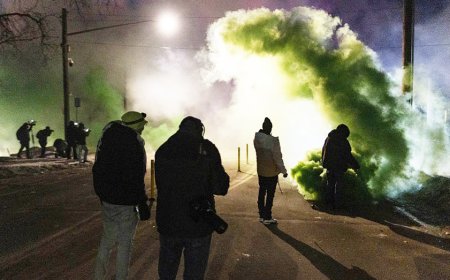 Protesters clash with federal officers after another ICE shooting in Minneapolis