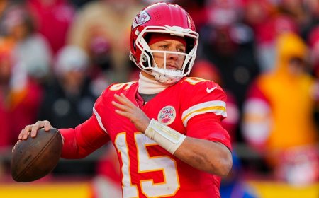 Patrick Mahomes says he has to be held back from pushing so hard in injury rehab, shares hopes for Week 1