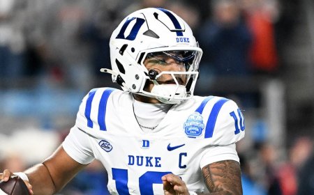 Duke star quarterback reverses decision to stay at school, enters transfer portal hours before deadline