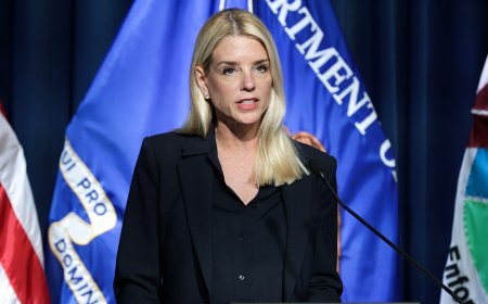 Anti-ICE protester William Kelly dares Pam Bondi to arrest him after Minnesota church disruption