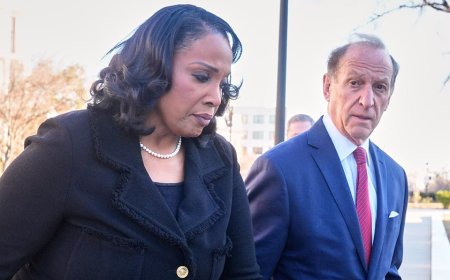 Supreme Court appears ready to keep Lisa Cook on Federal Reserve board despite Trump efforts to fire her