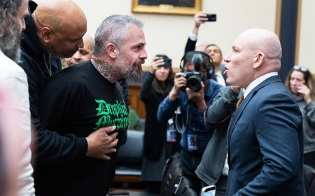 Watch former DC police officer get escorted out of Jack Smith hearing after fiery clash