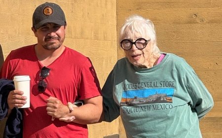 Shirley MacLaine, 91, makes rare public appearance during Los Angeles outing