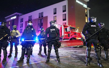 Anti-ICE agitators arrested outside Minnesota hotel as police declare unlawful assembly: 'No longer peaceful'