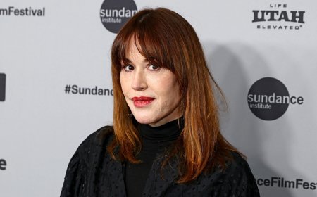 Molly Ringwald star warns that people who support ICE will be seen as ‘collaborationists’