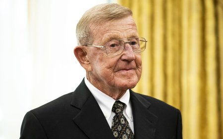 Legendary college football coach Lou Holtz enters hospice care: report