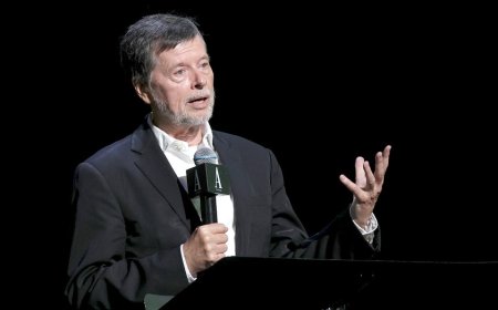 Famed filmmaker presses Democrats to put 'citizen-led' presidential primary first