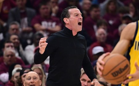 Cavaliers coach Kenny Atkinson fined for 'berating' and 'making contact' with an official