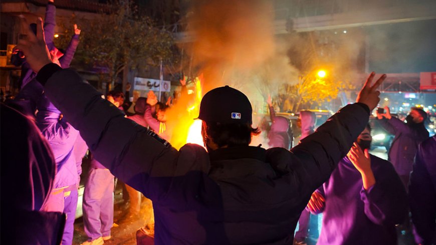 Iranians able to make some international calls as internet remains blocked amid protests