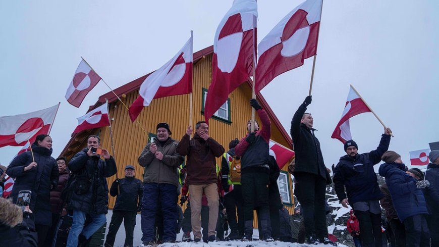 NBA heckler yells 'Leave Greenland alone' during US national anthem at London game