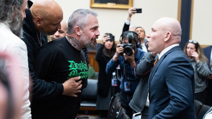 Watch former DC police officer get escorted out of Jack Smith hearing after fiery clash