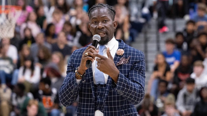 Former Des Moines schools chief pleads guilty to falsely claiming US citizenship and gun charge