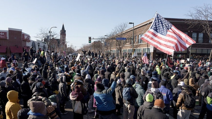 Messages show 'rapid responders' mobilized demonstrators to harass federal agents and more top headlines