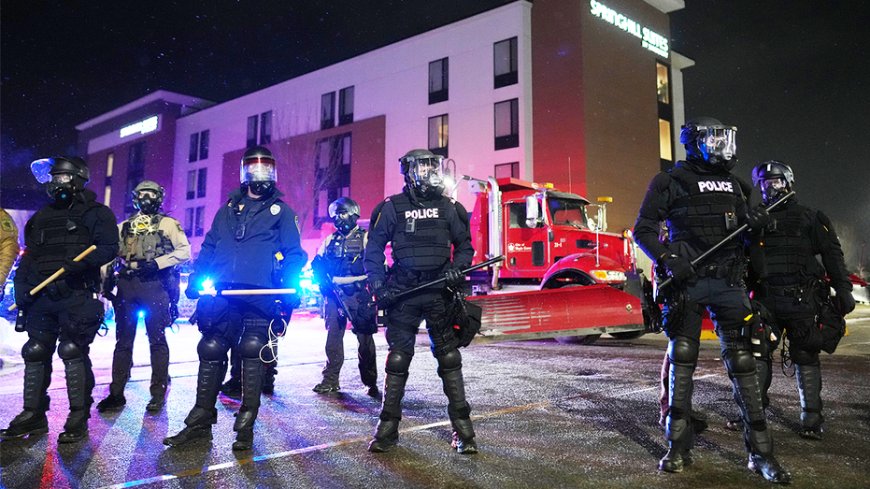 Anti-ICE agitators arrested outside Minnesota hotel as police declare unlawful assembly: 'No longer peaceful'
