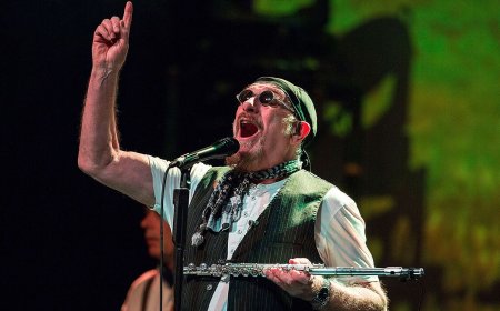 “I wrote it on a piece of paper somewhere on tour, and I thought, ‘That’s an album!’” A glimpse of how Ian Anderson creates Jethro Tull lyrics