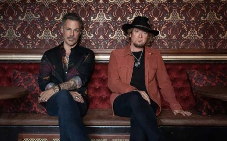 "Some other very well-known people were at that first jam": Adrian Smith on how Smith/Kotzen got started, bonding over British rock and Iron Maiden's big homecoming