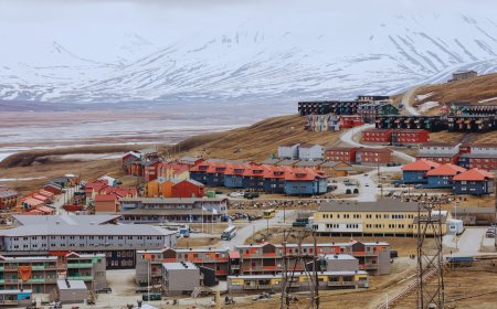 It’s the “strangest” place on earth: 4,400 people have been frozen and things are about to get ugly