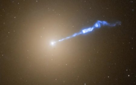 Astronomers watch 1st black hole ever imaged launch a 3,000‑light‑year‑long cosmic jet from its glowing 'shadow'