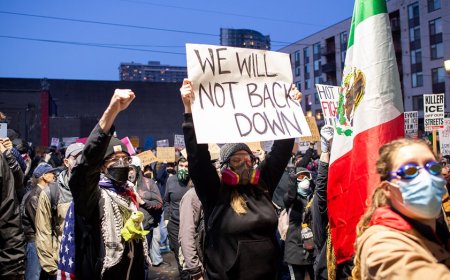 Hundreds of anti-ICE protesters shut down streets in Portland