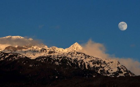 February's full moon dazzles skywatchers worldwide with a glistening 'Snow Moon'