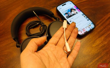 4 tiny USB-C accessories I keep in my bag that fix the most annoying phone problems