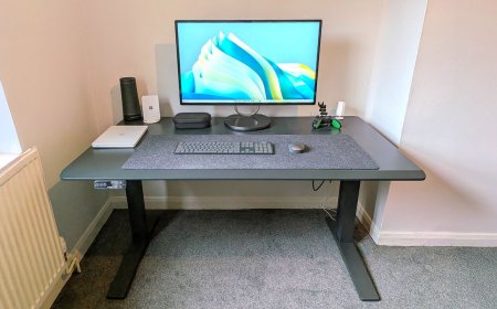 FlexiSpot E7 Flow review: The electronic sit-stand desk that makes cable management easy