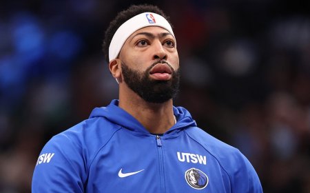 Mavericks send Anthony Davis to Wizards in eight-player trade: report