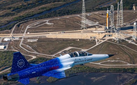 NASA chief flies over Artemis 2 moon rocket | Space photo of the day for Feb. 5, 2025