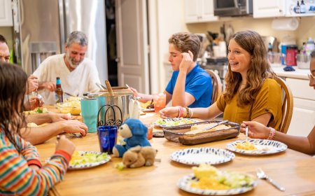 Family dinners may keep teenagers off drink and drugs, says new research