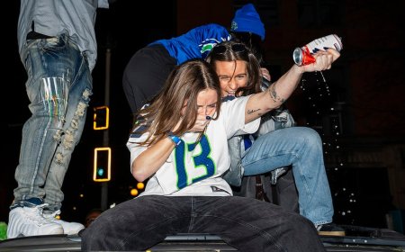Seahawks fans put on raucous celebration in Seattle after team's Super Bowl win