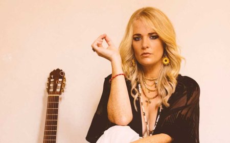 "I was incubated, put in a coma for seventeen days. I had to relearn how to walk and talk – and my voice was completely different." Elles Bailey talks fame, vanity, mental health and the childhood trauma behind her smoke’n’honey battle cry