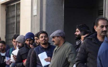 Nearly Seven in Ten Spaniards Oppose Socialist Government's Illegal Migrant Amnesty Scheme