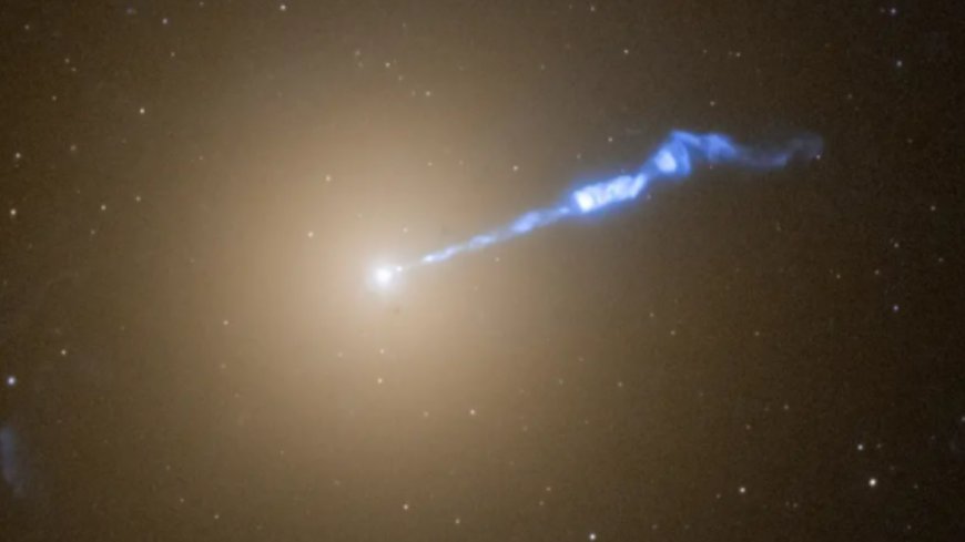 Astronomers watch 1st black hole ever imaged launch a 3,000‑light‑year‑long cosmic jet from its glowing 'shadow'