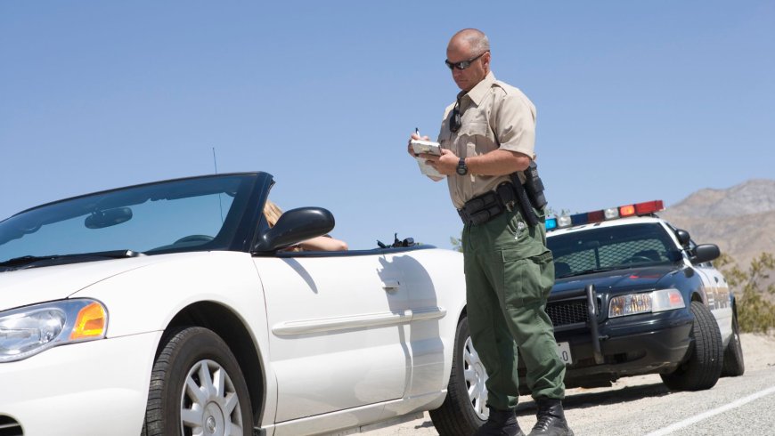 Police begin checking cars: Drivers receive $500 ticket for carrying this in the trunk — Now you’ll have to walk it instead