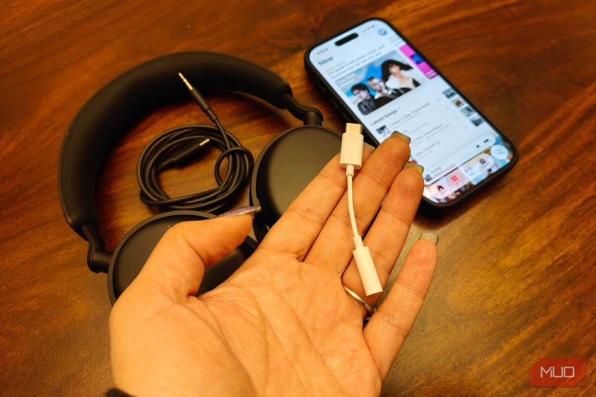 4 tiny USB-C accessories I keep in my bag that fix the most annoying phone problems