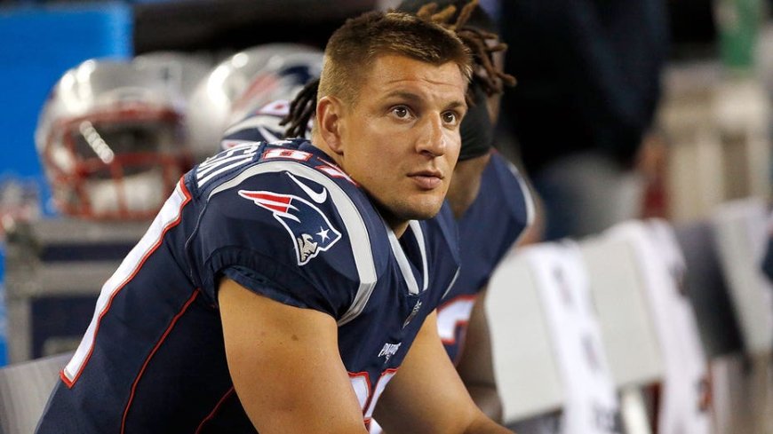 Rob Gronkowski jokes about Tom Brady's Hall of Fame candidacy after Bill Belichick, Robert Kraft miss out