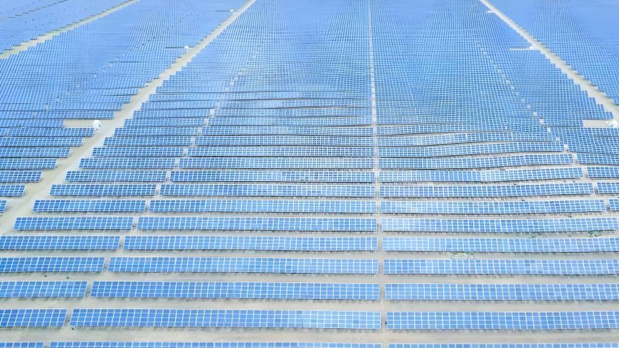 In Qinghai, there is a solar monster capable of producing nearly 17,000 megawatts, and it not only generates electricity but is also changing the desert ecosystem