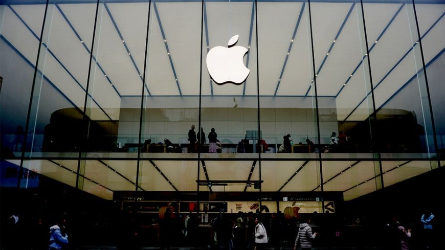 Trump FTC sends letter to Apple about alleged political bias in its news app