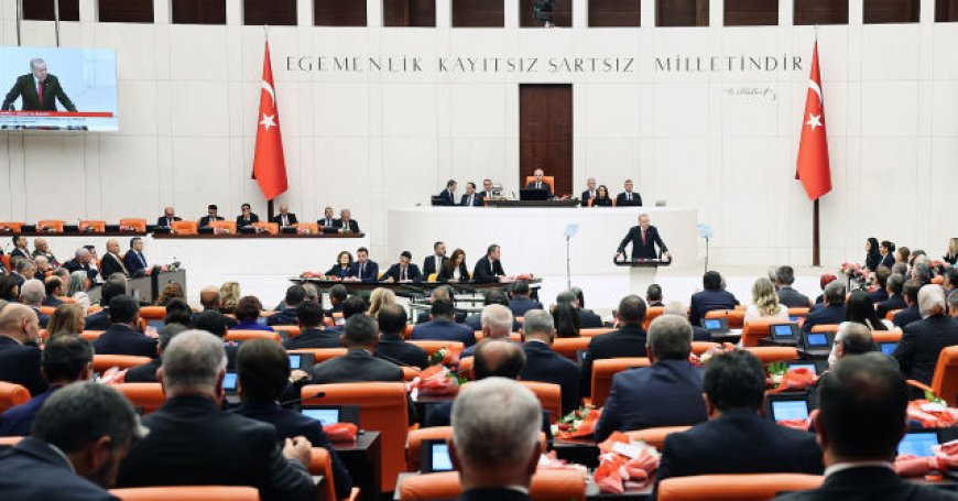 Turkey: Lawmakers Brawl to Stop Swearing-In of Justice Minister