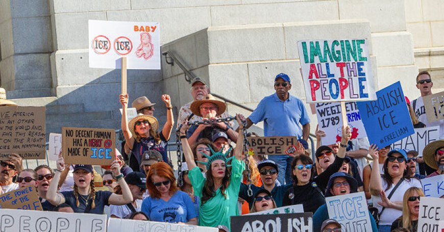 Los Angeles Neighborhood Seeking Sirens to Warn of ICE Presence