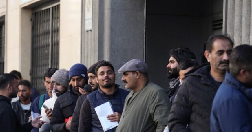 Nearly Seven in Ten Spaniards Oppose Socialist Government's Illegal Migrant Amnesty Scheme