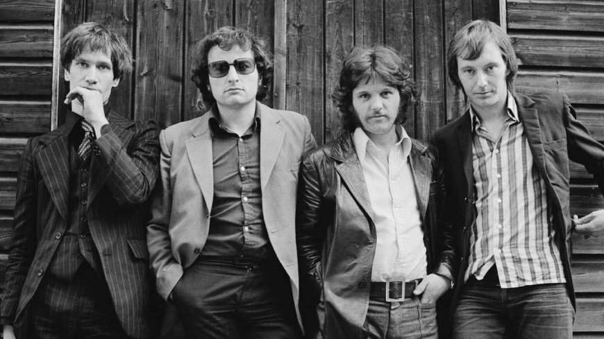 "I get choked singing that one. I lose the rhythm, lose the riff, and I think to myself: 'Oh, don't do that.' It's stupid." The story of the pub rock classic that journeyed from paradise to paradise lost