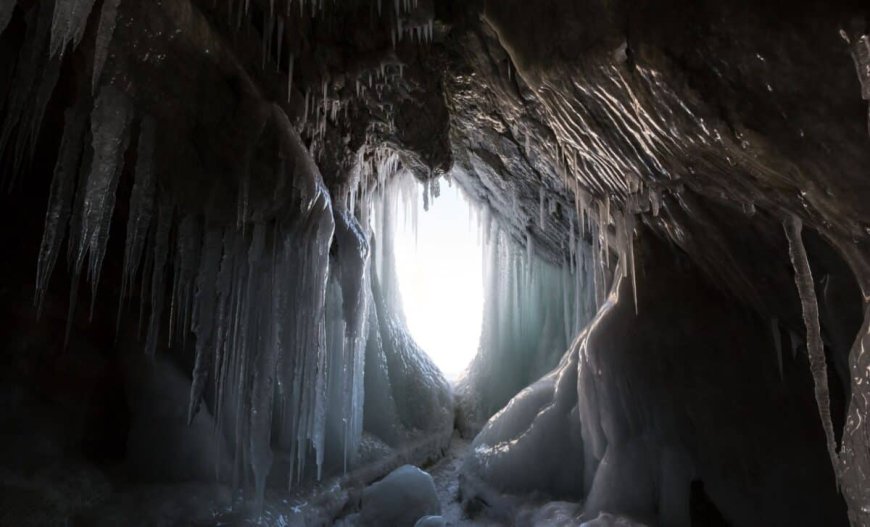Found in an Ice Cave, This Ancient Bacterium Holds 100+ Resistance Genes