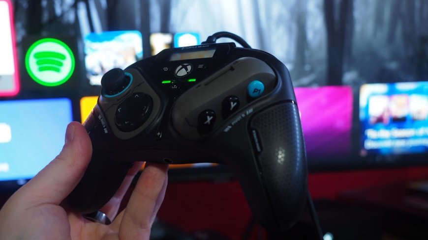 This Xbox controller can literally transform itself for shooters or fighters — and I highly recommend it