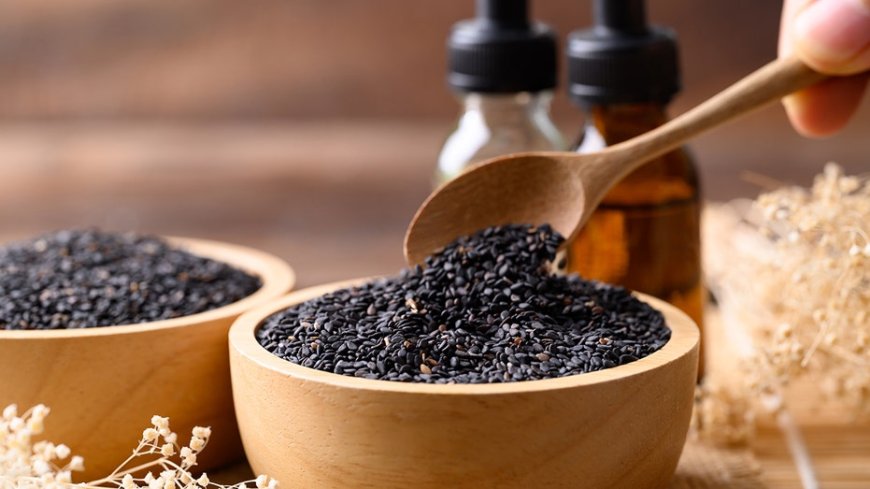 Jet-black café trend sweeps America as experts share health benefits behind the hype