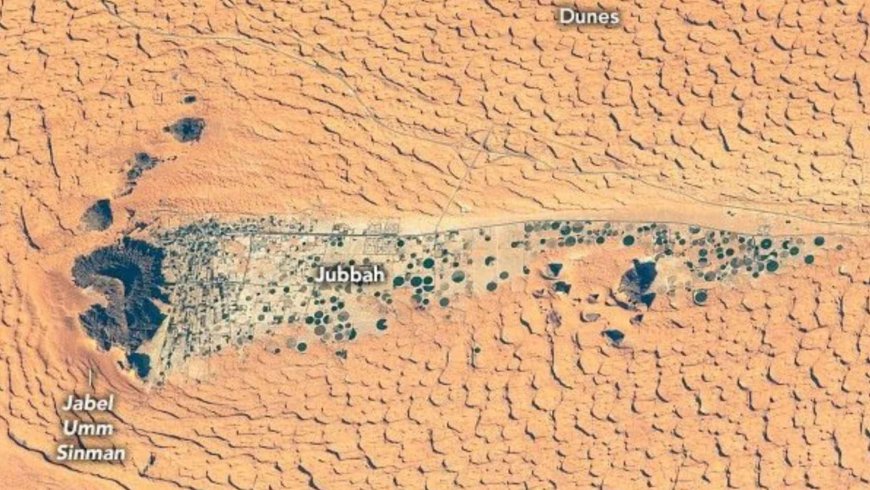 NASA photographs a desert and finds mysterious circles in the heart of Saudi Arabia