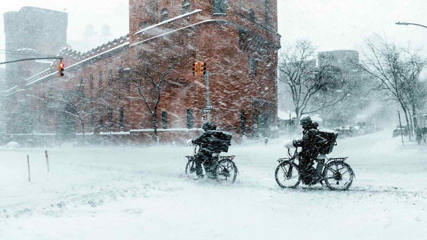 NOAA warns over “historic bomb cyclone” — Up to 24 inches of snow and 70 mph winds expected today